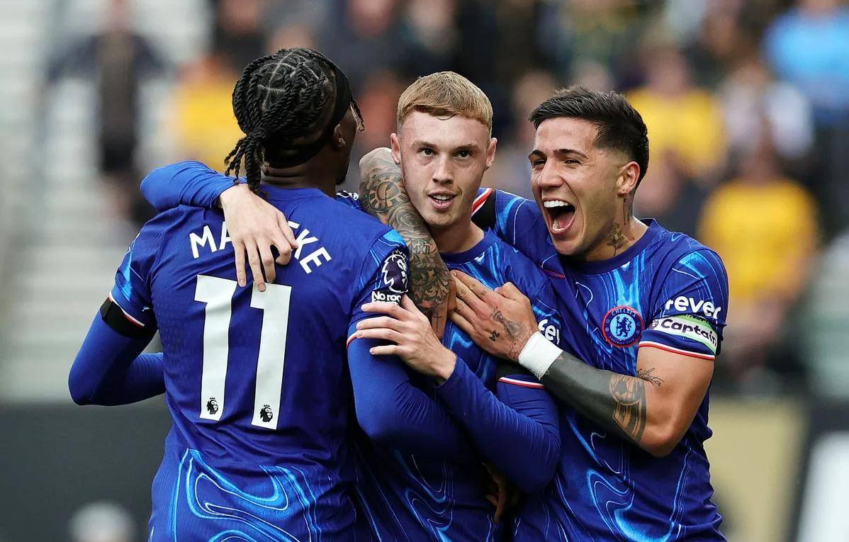 两人面带笑 两人面带笑