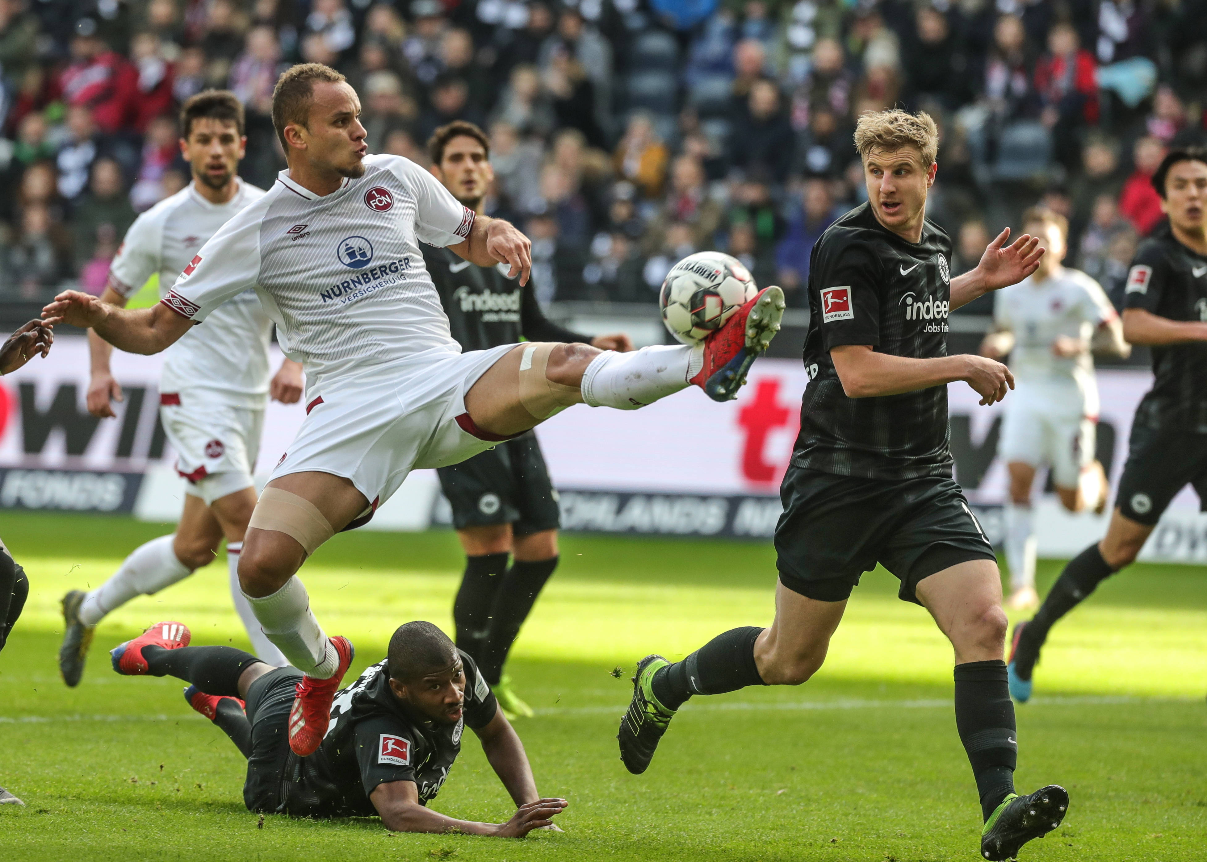 不绝于耳 不绝于耳